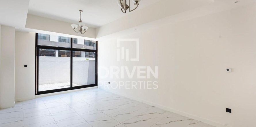 Townhouse i Mohammed Bin Rashid City, Dubai, UAE 4 soveværelser, 187.2 kvm № 743263