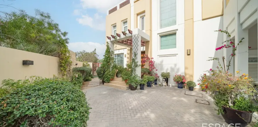 Villa sa Mudon, Dubai, UAE 4 silid-tulugan, 438 sq.m. № 737948