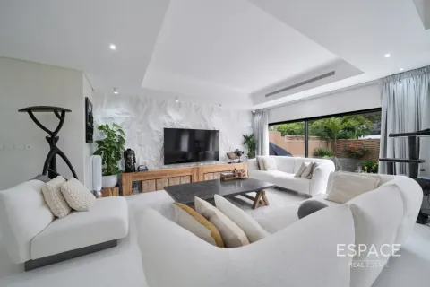 Városi lakóépület itt: Al Furjan, Dubai, EAE, 3 hálószoba, 262 m², azonosító: 737963