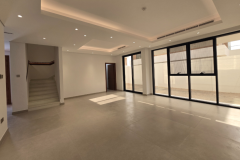 Villa in Sharjah, VAE 5 slaapkamers, 369.75 vr.m. nr 748874