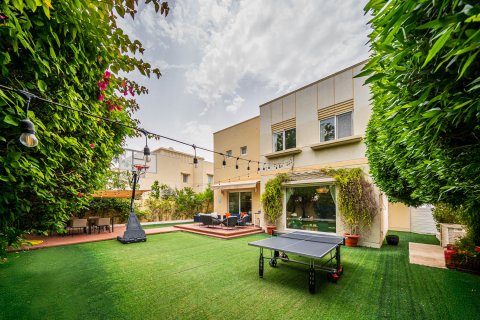 Villa in Meadows, Dubai, VAE: 4 Schlafzimmer, 310.76 m2 Nr. 748868