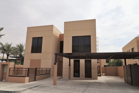 Вилла Muwaileh Commercial, Шарджа, БАӘ-да 5 жатын бөлмелер, 387.41 м² № 748873 - фото 1