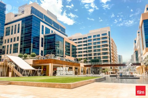 مكتب للإيجار في الخليج التجاري، دبي، الإمارات العربية المتحدة 185.2 متر مربع ، رقم 678423 - صورة 2