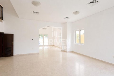 Villa en alquiler en The Villa, Dubai, EAU 5 dormitorios, 555.56 m2 № 745052 - foto 4
