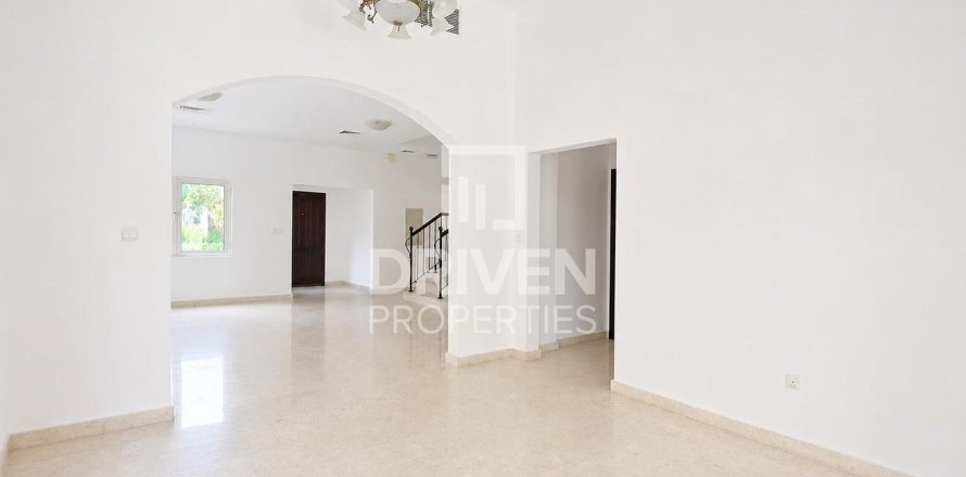 Villa en The Villa, Dubai, EAU 5 dormitorios, 555.56 m² № 745052
