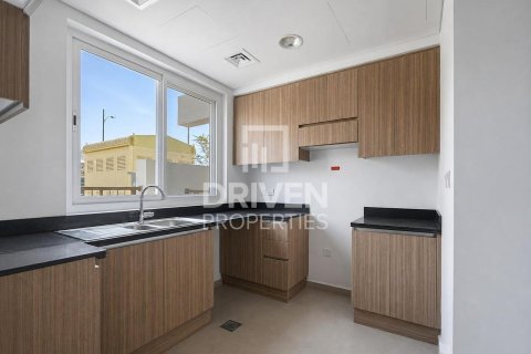 Shtëpi në qytet në Dubai, Emiratet e Bashkuara Arabe 4 dhoma gjumi, 142.61 m2. № 745053 - Foto 12