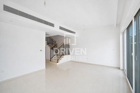 Shtëpi në qytet në Dubai, Emiratet e Bashkuara Arabe 4 dhoma gjumi, 142.61 m2. № 745053 - Foto 3