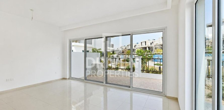 Shtëpi në qytet në Dubai, Emiratet e Bashkuara Arabe 4 dhoma gjumi, 142.61 m2. № 745053