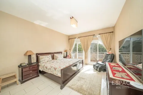 Vila v Meadows, Dubai, SAE 5 ložnice, 354 m² Č.: 738438 - fotografie 10