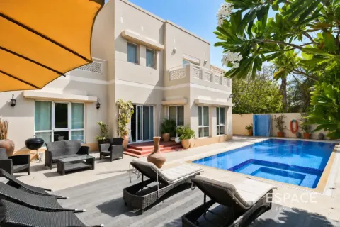 Villa in affitto a Meadows, Dubai, EAU 5 camere da letto, 458 mq. № 738436 - foto 1