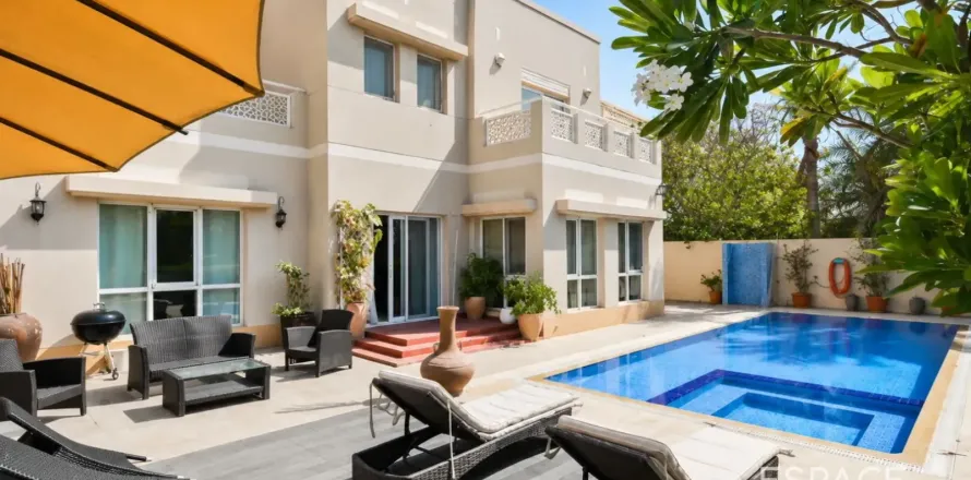 Villa a Meadows, Dubai, EAU 5 camere da letto, 458 mq. № 738436