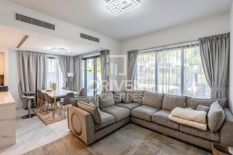 Dubai Land, Dubai, UAE의 판매용 타운하우스 침실 4개, 250제곱미터 번호 755828 - 사진 1