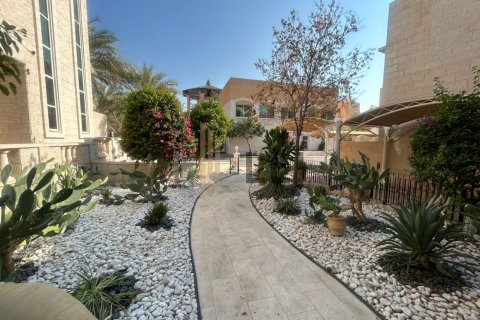 Villa itt: Al Mushrif, Abu Dhabi, EAE, 4 hálószoba, 1411.6 m², azonosító: 669052 - fénykép 26