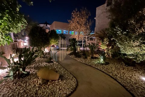 Villa itt: Al Mushrif, Abu Dhabi, EAE, 4 hálószoba, 1411.6 m², azonosító: 669052 - fénykép 5