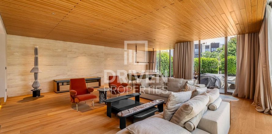 Jumeirah, Dubai, संयुक्त अरब अमीरात में विला, 5 बेडरूम, 469 वर्ग मीटर, संख्या 654893