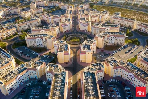 Épület itt: International City, Dubai, EAE, 2050 m², azonosító: 687467