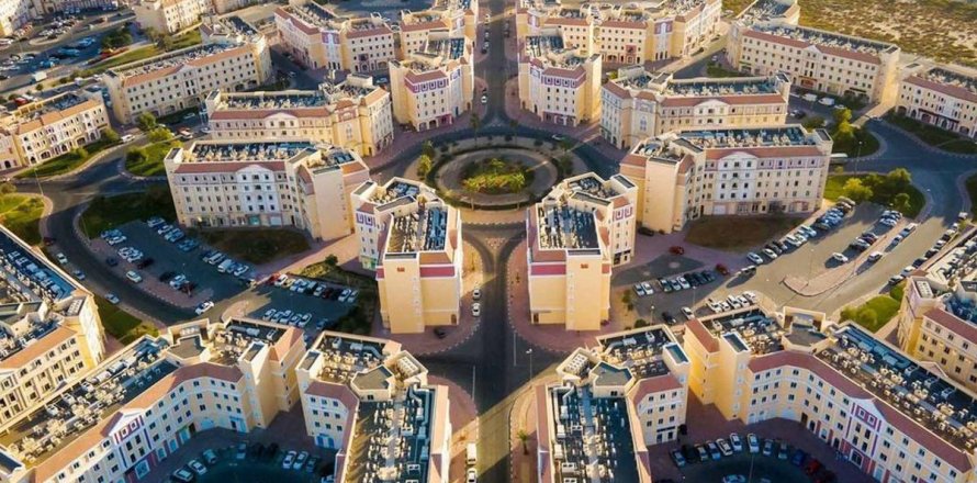 Ndërtesa në International City, Dubai, Emiratet e Bashkuara Arabe 2050 m2. № 687467