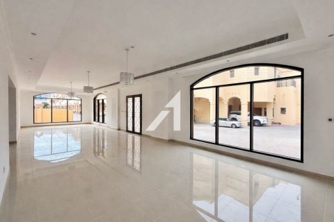 Villa til leie i Al Barsha, Dubai, Emiratene 6 soverom, 471 kvm Nr. 699264 - Foto 4