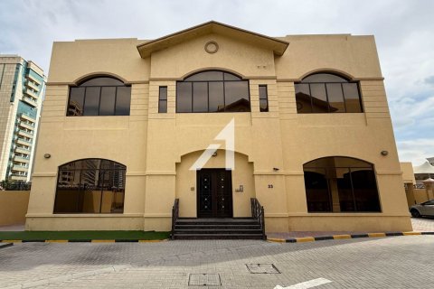 Villa til leie i Al Barsha, Dubai, Emiratene 6 soverom, 471 kvm Nr. 699264 - Foto 2