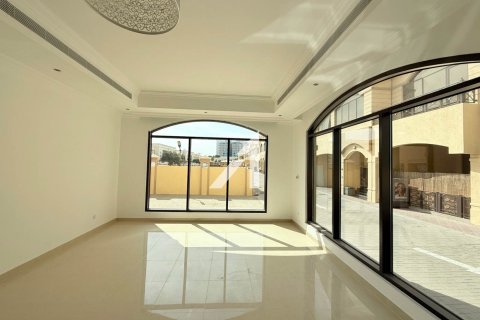 Villa til leie i Al Barsha, Dubai, Emiratene 6 soverom, 471 kvm Nr. 699264 - Foto 3