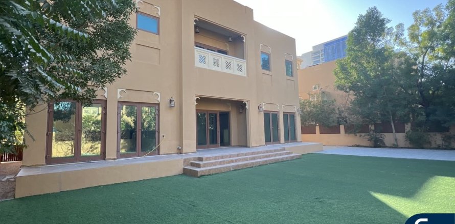 וילה ב Al Furjan, Dubai, איחוד האמירויות 3 חדרי שינה, 600 מ"ר מספר 668430