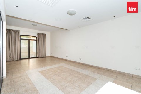 Villa te huur in Dubai, VAE 4 slaapkamers, 298.1 vr.m., nr 679885 - foto 7