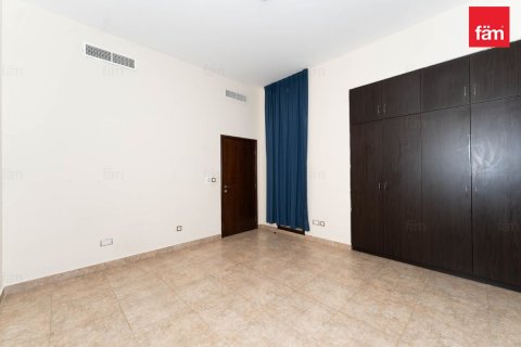 Villa te huur in Dubai, VAE 4 slaapkamers, 298.1 vr.m., nr 679885 - foto 24