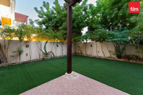 Villa te huur in Dubai, VAE 4 slaapkamers, 298.1 vr.m., nr 679885 - foto 27