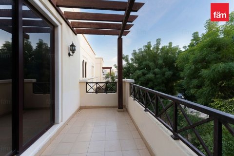 Villa te huur in Dubai, VAE 4 slaapkamers, 298.1 vr.m., nr 679885 - foto 6