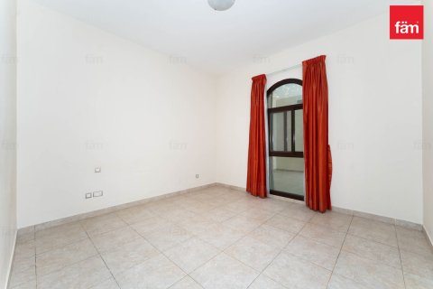 Villa te huur in Dubai, VAE 4 slaapkamers, 298.1 vr.m., nr 679885 - foto 16