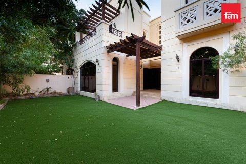 Villa te huur in Dubai, VAE 4 slaapkamers, 298.1 vr.m., nr 679885 - foto 26