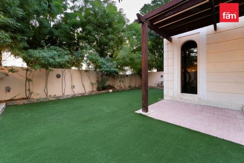 Villa te huur in Dubai, VAE 4 slaapkamers, 298.1 vr.m., nr 679885 - foto 10