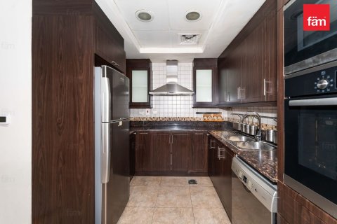 Villa te huur in Dubai, VAE 4 slaapkamers, 298.1 vr.m., nr 679885 - foto 18