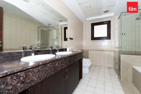 Villa te huur in Dubai, VAE 4 slaapkamers, 298.1 vr.m., nr 679885 - foto 13