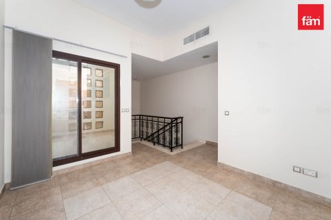 Villa te huur in Dubai, VAE 4 slaapkamers, 298.1 vr.m., nr 679885 - foto 20