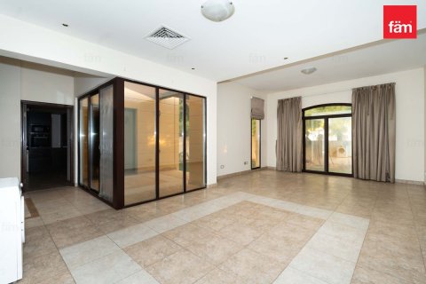 Villa te huur in Dubai, VAE 4 slaapkamers, 298.1 vr.m., nr 679885 - foto 3