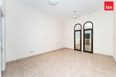 Villa te huur in Dubai, VAE 4 slaapkamers, 298.1 vr.m., nr 679885 - foto 9
