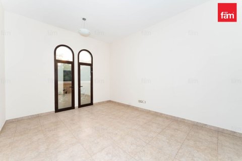 Villa te huur in Dubai, VAE 4 slaapkamers, 298.1 vr.m., nr 679885 - foto 19