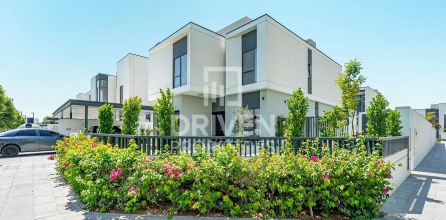 וילה ב Al Furjan, Dubai, איחוד האמירויות 4 חדרי שינה, 282 מ"ר מספר 683457