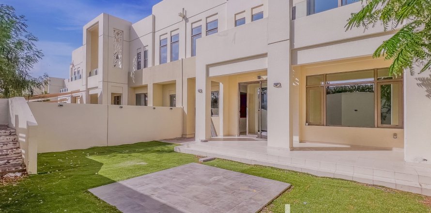 Villa in Reem, Dubai, UAE 4 bedrooms, 237 sq.m. № 755516