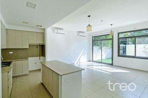 Townhouse in Town Square, Dubai, UAE 4 bedrooms, 224.83 sq.m. № 755518 - photo 3