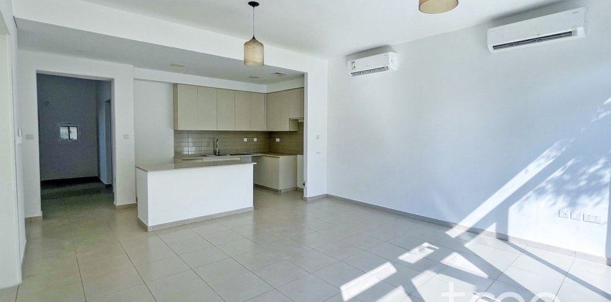 Townhouse in Town Square, Dubai, UAE 4 bedrooms, 224.83 sq.m. № 755518
