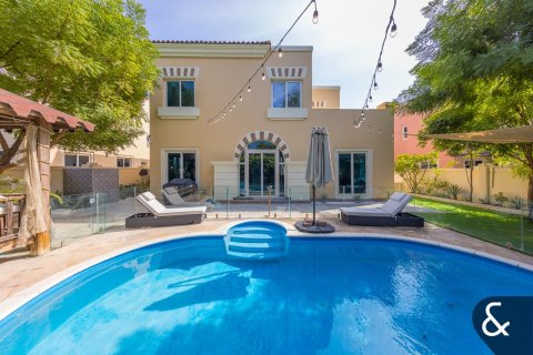 Vila u gradu Dubai Sports City, Dubai, UAE 5 spavaće sobe, 402 m2 Br. 667809 - Slika 1