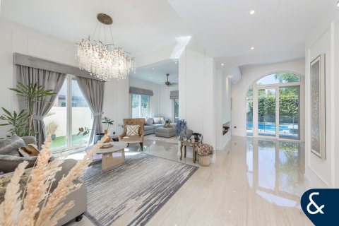 Vila u gradu Dubai Sports City, Dubai, UAE 5 spavaće sobe, 402 m2 Br. 667809 - Slika 3