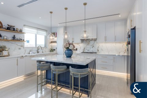 Vila u gradu Dubai Sports City, Dubai, UAE 5 spavaće sobe, 402 m2 Br. 667809 - Slika 2