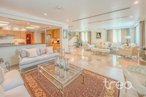 Villa zur Miete in Jumeirah Park, Dubai, VAE 4 Schlafzimmer, 762.36 m2 Nr. 733449 - Foto 3