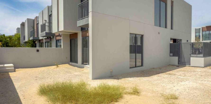 Rumah bandar di Dubai, UAE 3 bilik tidur, 390 meter persegi № 641474