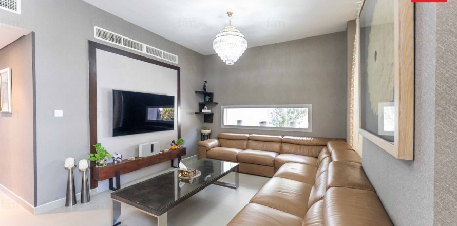 Townhouse in Dubai, UAE 3 bedrooms, 293.7 sq.m. № 641475