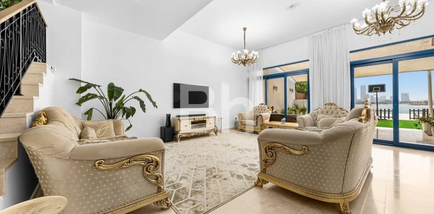 Townhouse in Palm Jumeirah, Dubai, UAE 5 bedrooms, 340 sq.m. № 642964