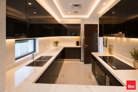 Vilă de închiriat în Dubai, EAU 6 dormitoare, 292.7 mp. №721109 - poză 2